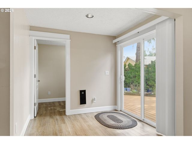 17840 WOLF Dr, Sandy, OR 97055