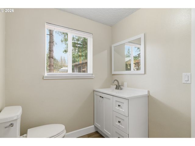 17840 WOLF Dr, Sandy, OR 97055