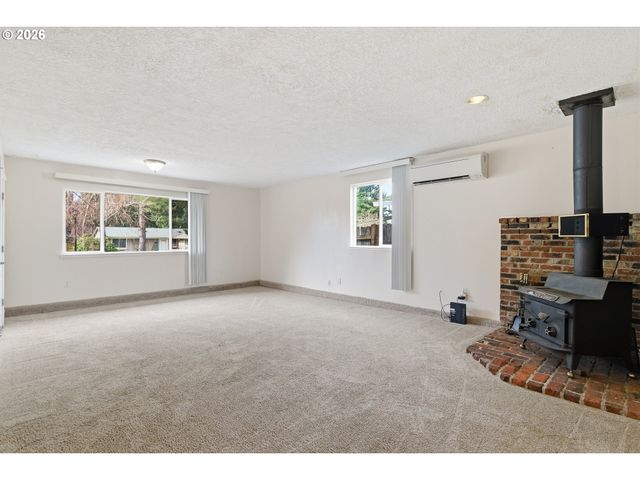 17840 WOLF Dr, Sandy, OR 97055