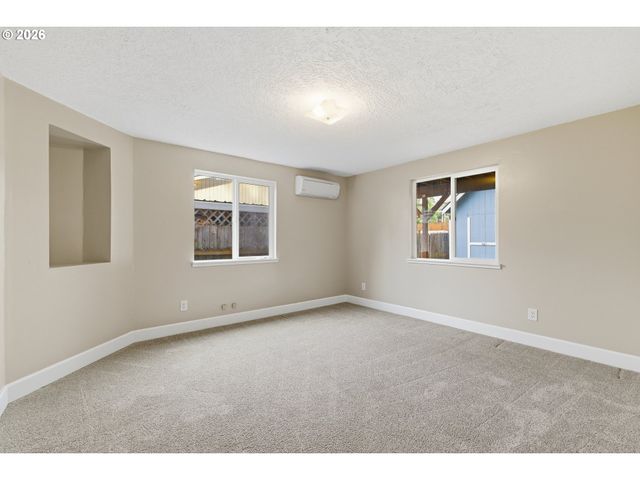 17840 WOLF Dr, Sandy, OR 97055