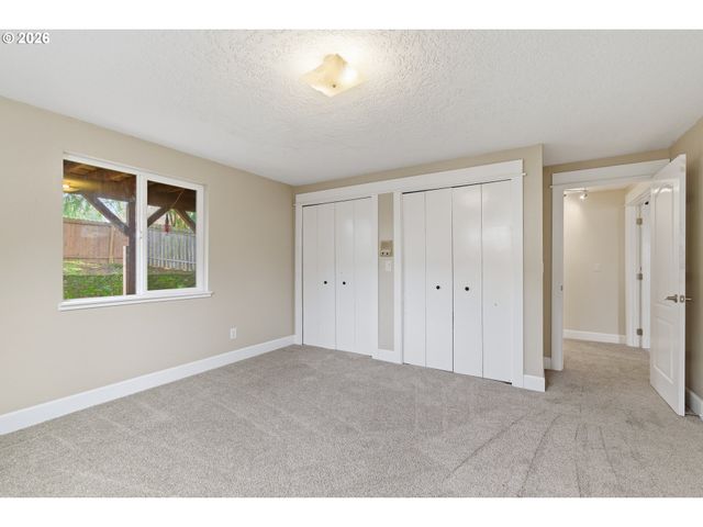 17840 WOLF Dr, Sandy, OR 97055