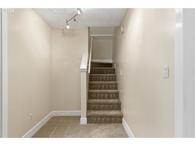 17840 WOLF Dr, Sandy, OR 97055