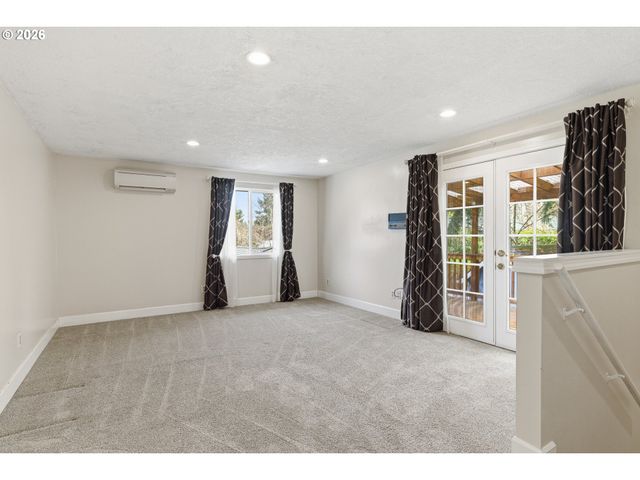 17840 WOLF Dr, Sandy, OR 97055