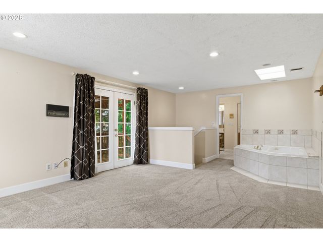 17840 WOLF Dr, Sandy, OR 97055