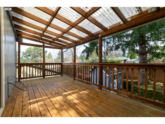 17840 WOLF Dr, Sandy, OR 97055