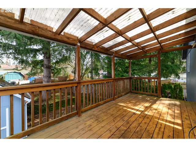 17840 WOLF Dr, Sandy, OR 97055