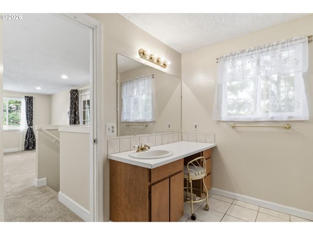 17840 WOLF Dr, Sandy, OR 97055