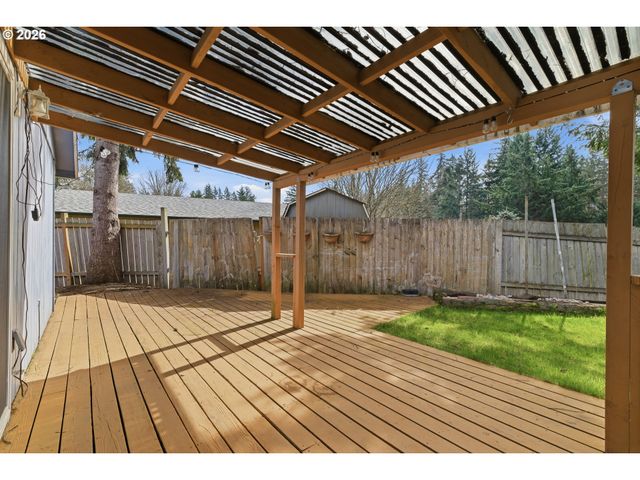 17840 WOLF Dr, Sandy, OR 97055