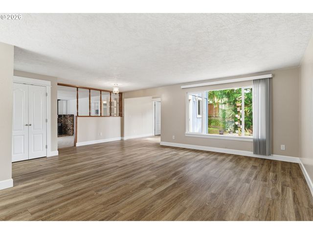 17840 WOLF Dr, Sandy, OR 97055