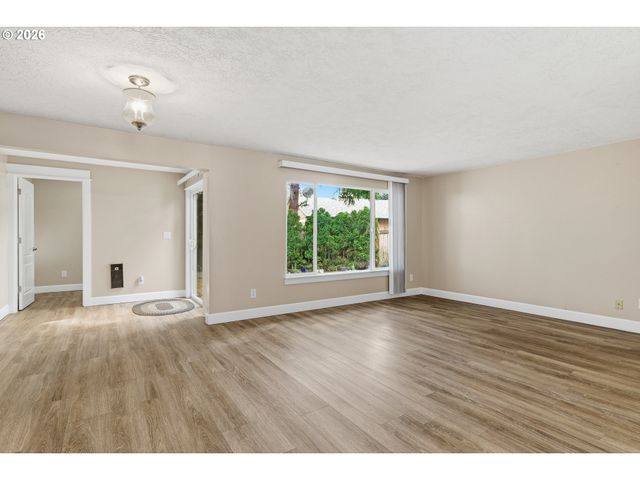 17840 WOLF Dr, Sandy, OR 97055