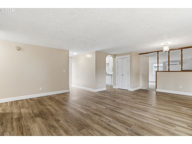 17840 WOLF Dr, Sandy, OR 97055