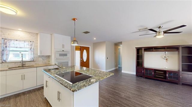 27514 Playa Del Rey LN, Bonita Springs, FL 34135