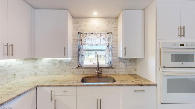 27514 Playa Del Rey LN, Bonita Springs, FL 34135