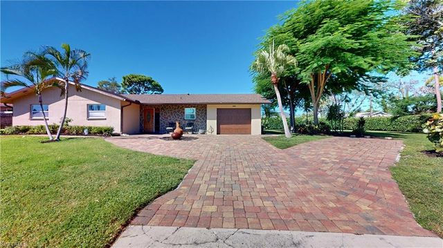 27514 Playa Del Rey LN, Bonita Springs, FL 34135