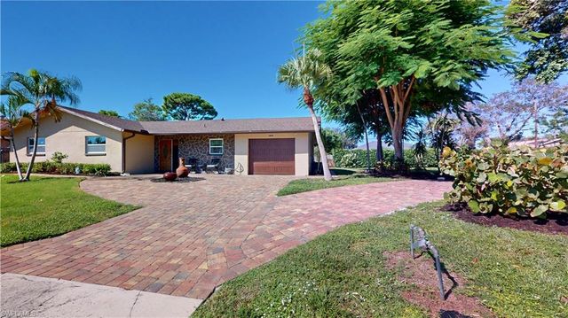 27514 Playa Del Rey LN, Bonita Springs, FL 34135