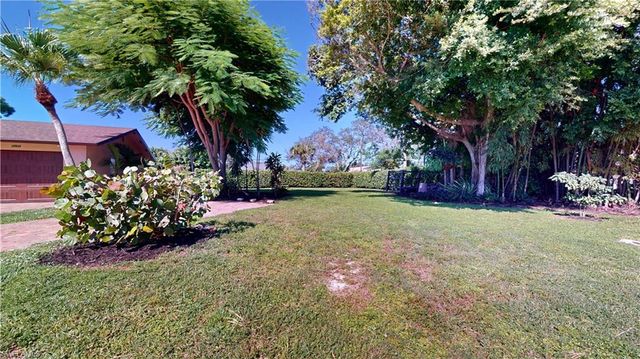 27514 Playa Del Rey LN, Bonita Springs, FL 34135