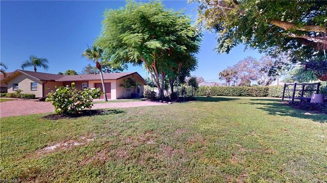 27514 Playa Del Rey LN, Bonita Springs, FL 34135