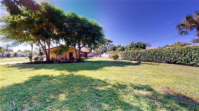 27514 Playa Del Rey LN, Bonita Springs, FL 34135