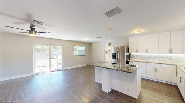 27514 Playa Del Rey LN, Bonita Springs, FL 34135