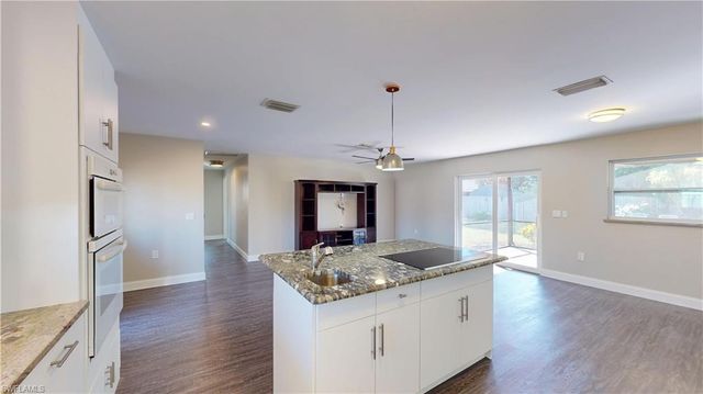 27514 Playa Del Rey LN, Bonita Springs, FL 34135