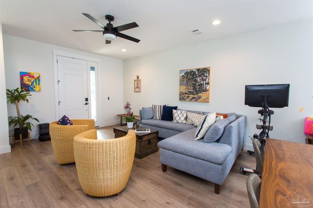 615 N B St, Pensacola, FL 32501