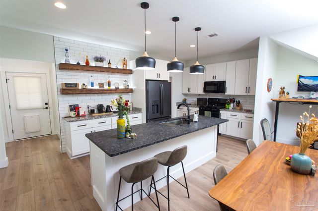 615 N B St, Pensacola, FL 32501