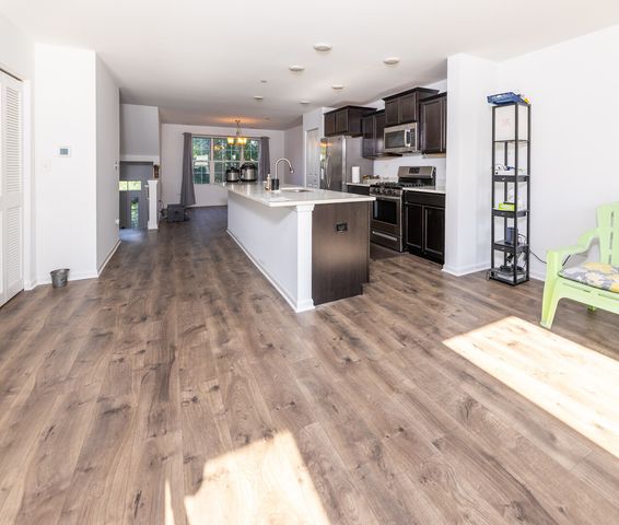 908 Bradford Drive, Naperville, IL 60563