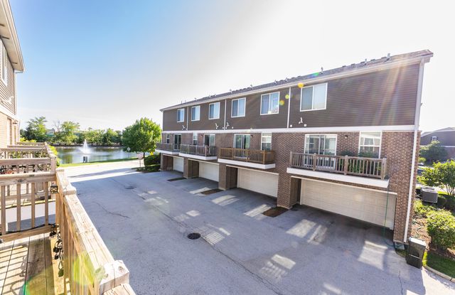 908 Bradford Drive, Naperville, IL 60563