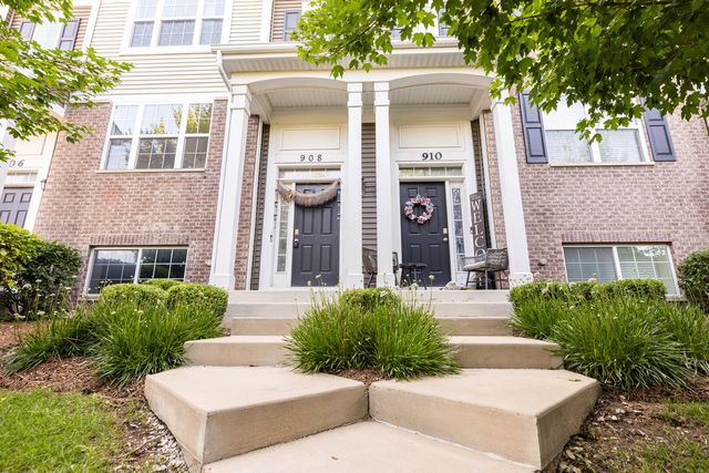 908 Bradford Drive, Naperville, IL 60563