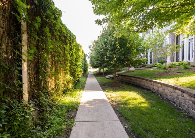 908 Bradford Drive, Naperville, IL 60563