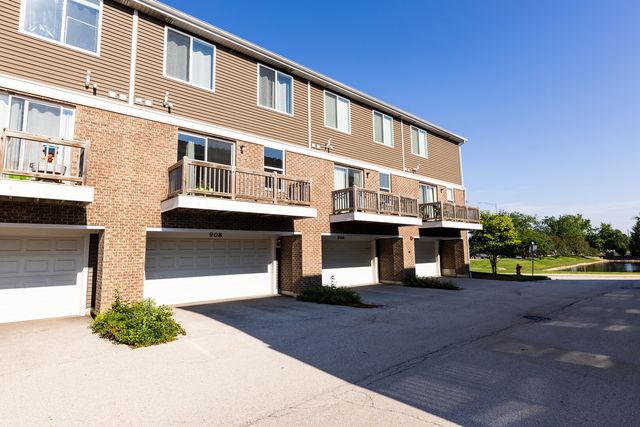 908 Bradford Drive, Naperville, IL 60563