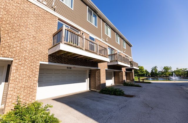 908 Bradford Drive, Naperville, IL 60563