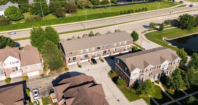 908 Bradford Drive, Naperville, IL 60563