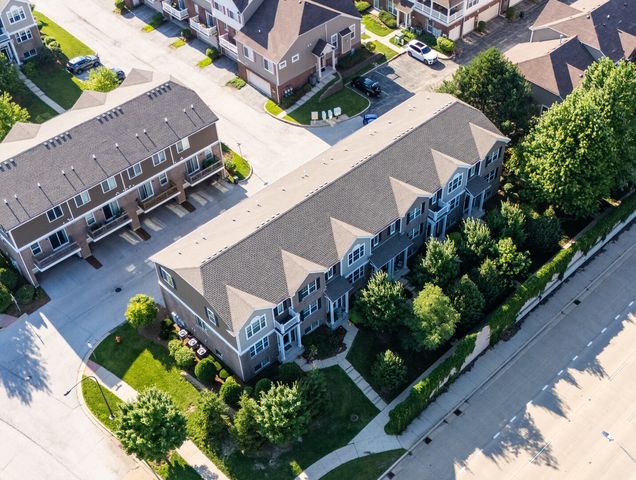 908 Bradford Drive, Naperville, IL 60563