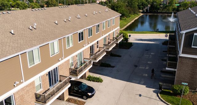 908 Bradford Drive, Naperville, IL 60563