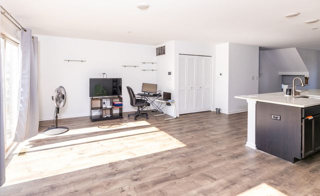 908 Bradford Drive, Naperville, IL 60563
