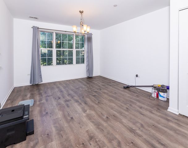 908 Bradford Drive, Naperville, IL 60563