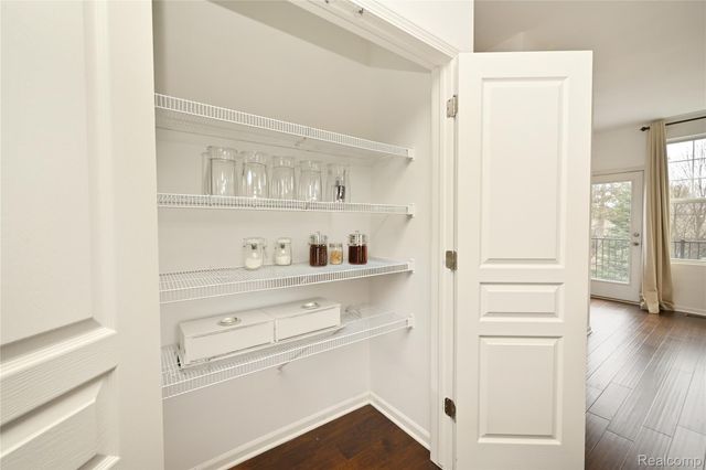 2817 Hartwick Drive, Rochester Hills, MI 48307