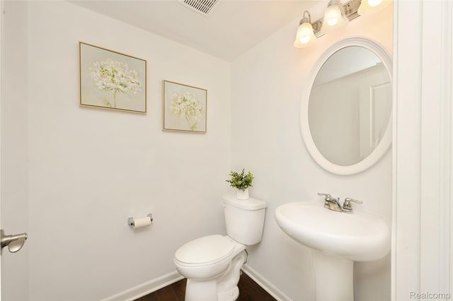 2817 Hartwick Drive, Rochester Hills, MI 48307