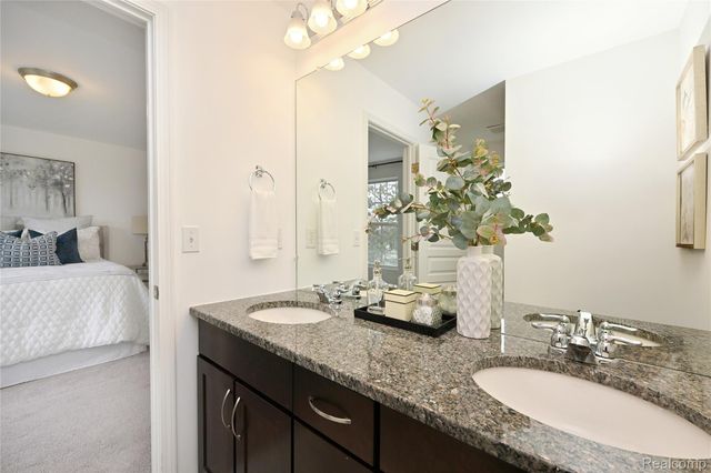 2817 Hartwick Drive, Rochester Hills, MI 48307