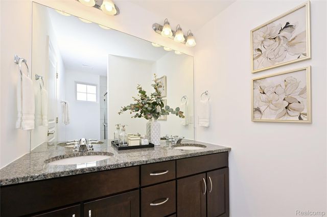 2817 Hartwick Drive, Rochester Hills, MI 48307