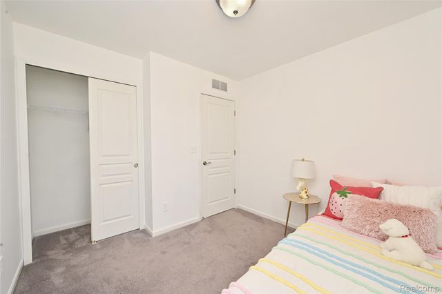 2817 Hartwick Drive, Rochester Hills, MI 48307