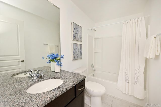 2817 Hartwick Drive, Rochester Hills, MI 48307