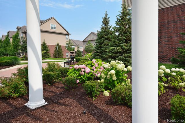 2817 Hartwick Drive, Rochester Hills, MI 48307