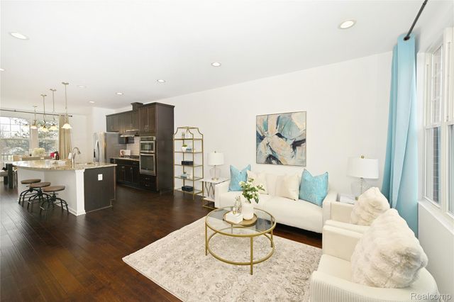 2817 Hartwick Drive, Rochester Hills, MI 48307