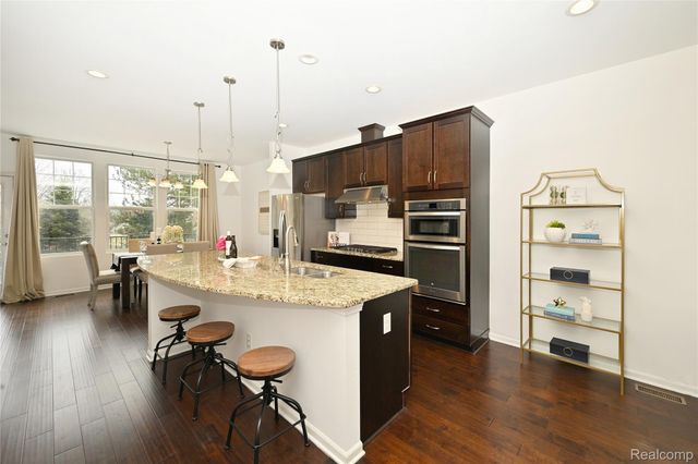 2817 Hartwick Drive, Rochester Hills, MI 48307