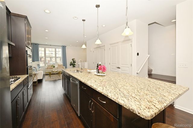 2817 Hartwick Drive, Rochester Hills, MI 48307