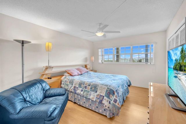 605 Oaks Drive 907, Pompano Beach, FL 33069