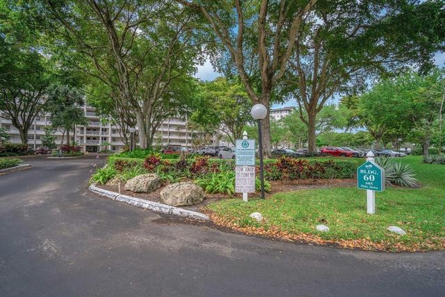 605 Oaks Drive 907, Pompano Beach, FL 33069