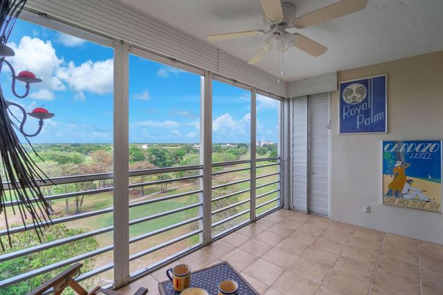 605 Oaks Drive 907, Pompano Beach, FL 33069